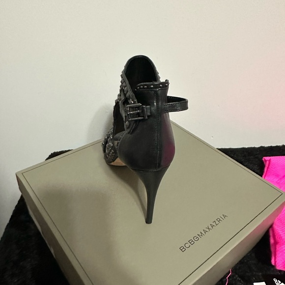 Shoes - Picture 3 of 11